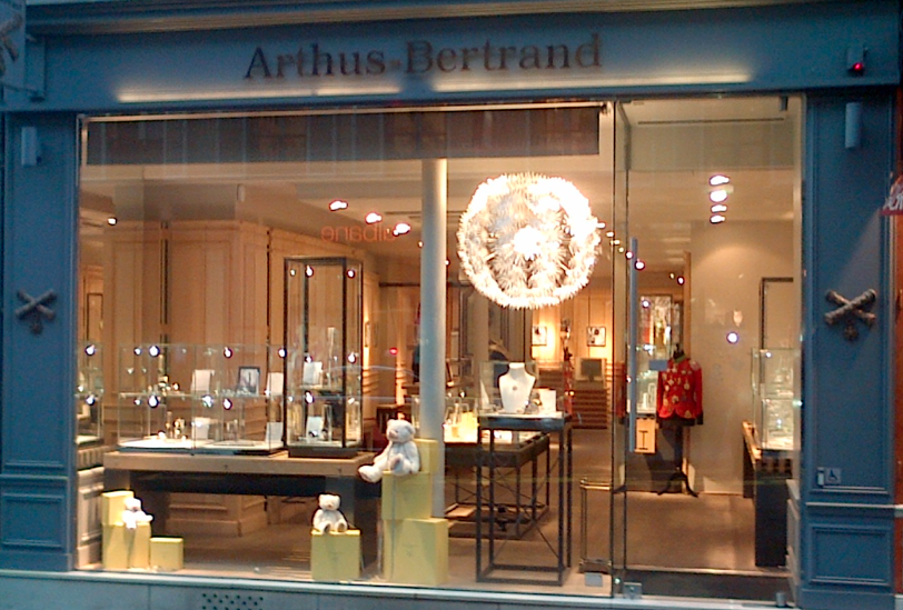 Beau Boutique Arthus Bertrand Paris #2: Fructipierre Achète Une Boutique Rue Bonaparte Beau Boutique Arthus Bertrand Paris #2: Fructipierre Achète Une Boutique Rue Bonaparte
