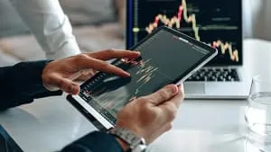 L’indice EDHEC IEIF mensuel affiche une baisse de -0,7 % en octobre 2022