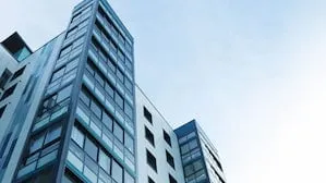 Comment vendre un immeuble commercial en 2026 : étapes clés et bonnes pratiques