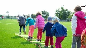 Comment soutenir financièrement vos petits-enfants en 2026 : donations, assurance-vie et épargne