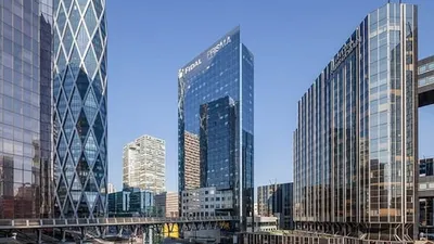 AEW Ciloger signe l’achat de la Tour Prisma à la Défense