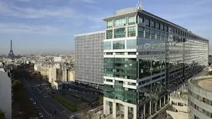 Amundi Immobilier : comprendre la baisse du prix des parts des SCPI