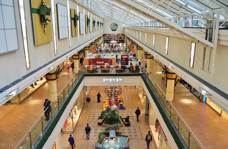 le-marche-des-commerces-reste-contraste-en-2025