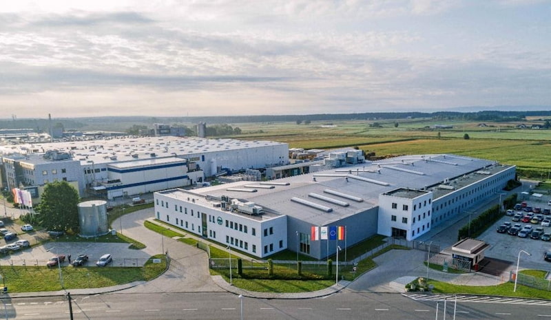 log-in-premiere-acquisition-en-pologne-et-diversification-eureopeenne
